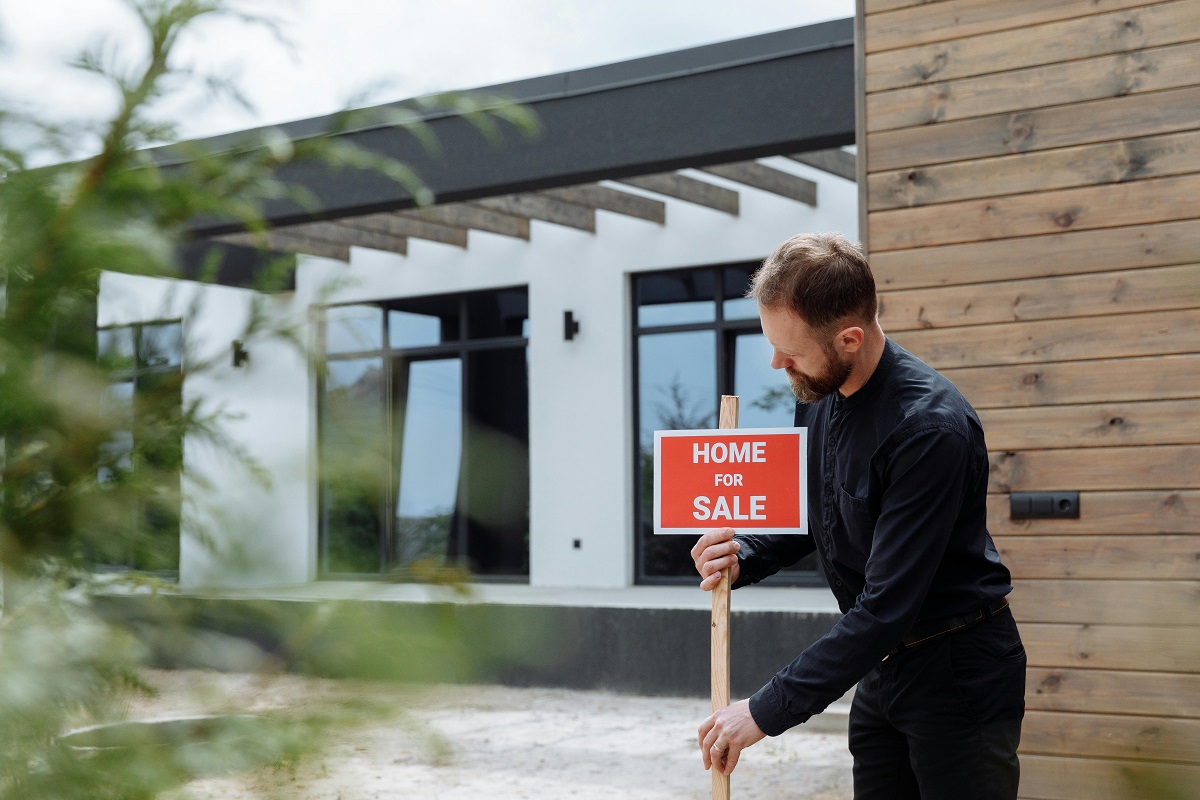 Steps to Selling a House: The Complete Guide for House Flippers